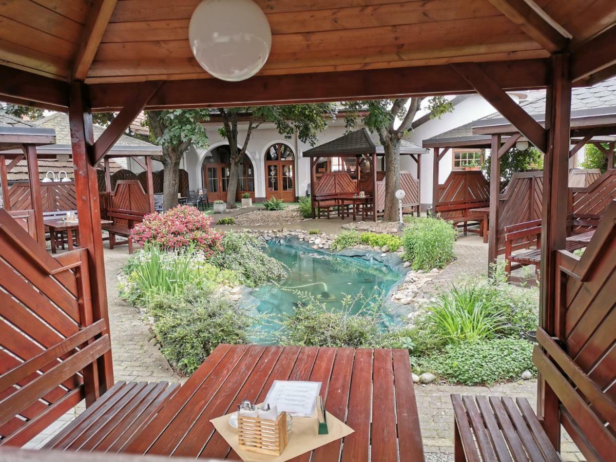 Hotel U Racka Ostrožská Nová Ves Kültér fotó